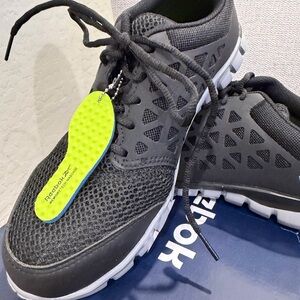 Women’s Reebok Black Athletic Work Shoes - never worn